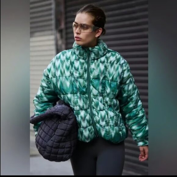 FREE PEOPLE FP MOVEMENT PACKABLE SCRUNCHY HERITAGE COMBO PIPPA PUFFER JACKET S/M - Picture 2 of 11